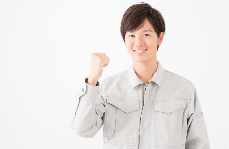 断熱材を吹き付ける施工を行う正社員を募集中 | 岡山の吹付断熱工事をお探しなら高品質のT・Kフォーム